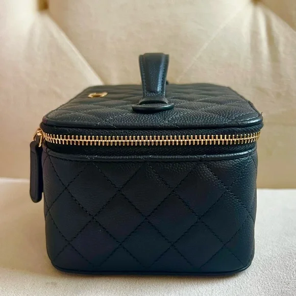 Chanel Caviar Vanity Jewelry case - Picture 3 of 11